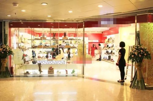 2018年，實(shí)體店就該來點(diǎn)視覺沖擊 服裝服飾零售的破局之道